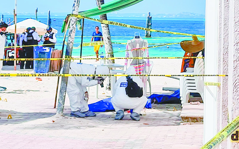 Matan a dos y hieren a una estadounidense en playas de Cancún