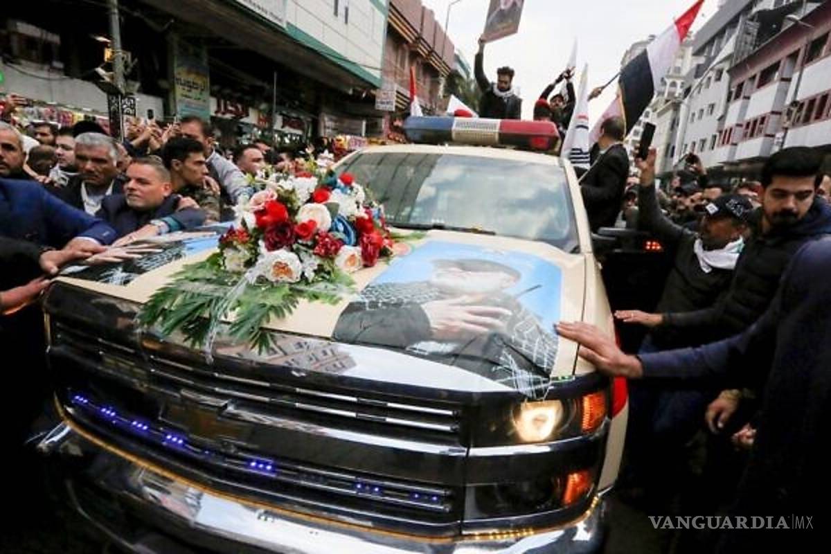 Decenas de miles lloran la muerte de Qasem Soleimani, el general de Irán que mató EU