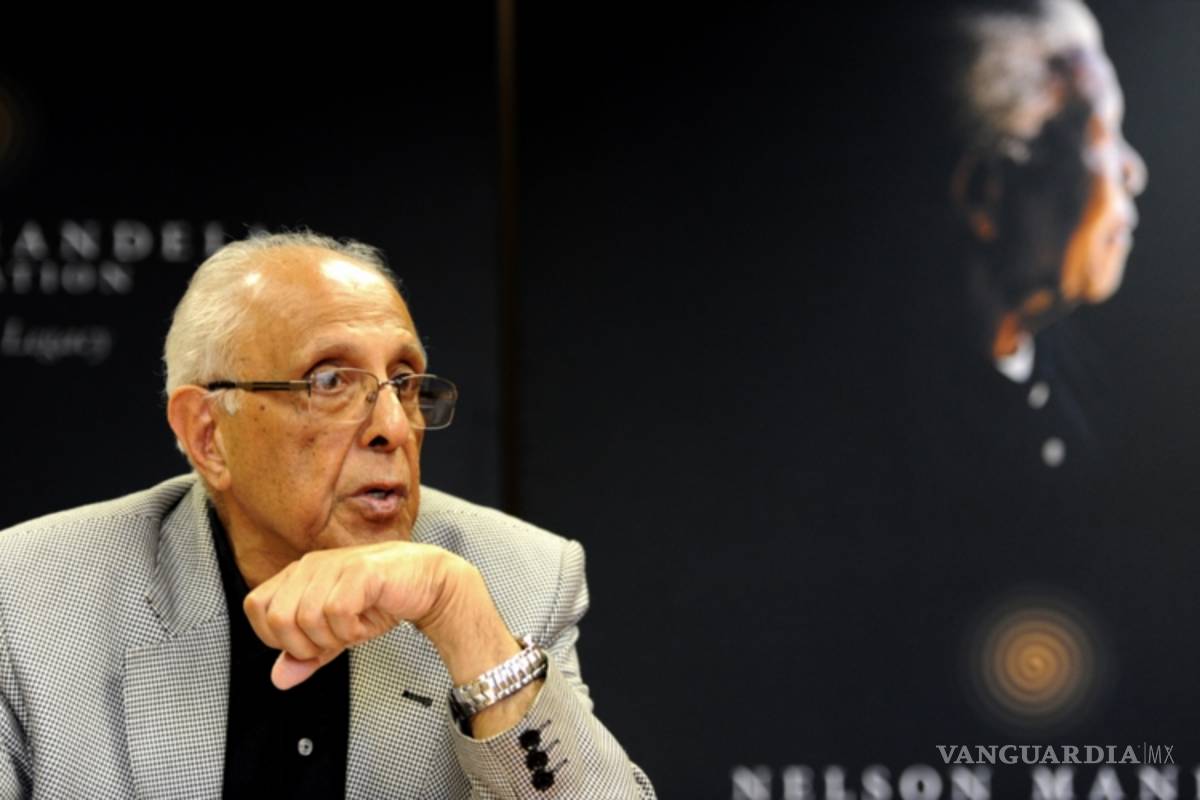 Muere Ahmed Kathrada, compañero de celda de Nelson Mandela y líder antiapartheid