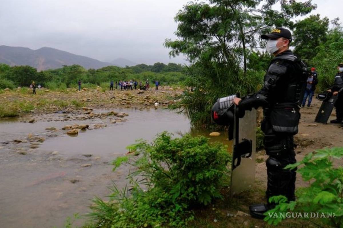Comando armado asesina a tres civiles y dos policías en Colombia