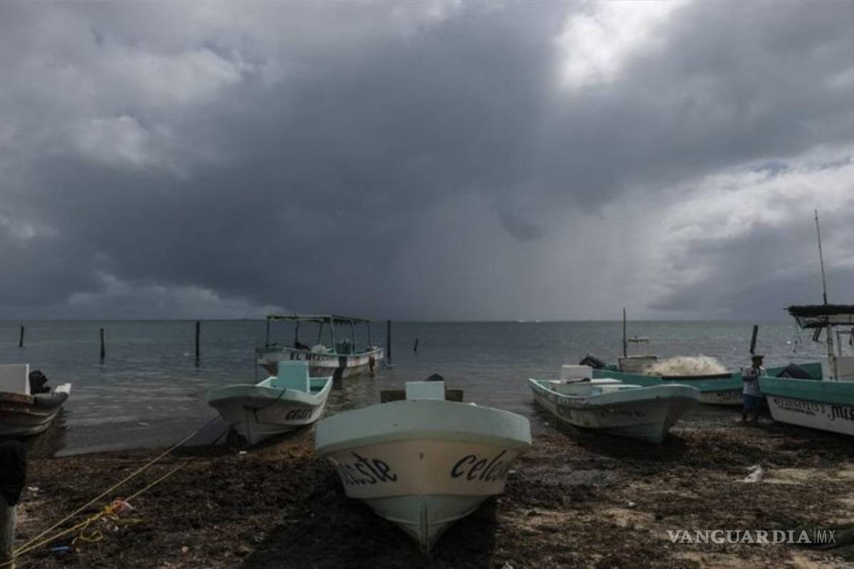 Huracán 'Delta' baja a categoría 3; ya produce lluvias intensas a torrenciales en costas de Quintana Roo y Yucatán