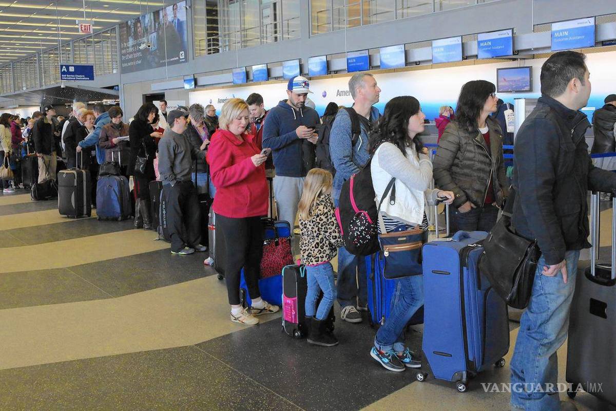 United Airlines confirma 3 mil empleados con COVID