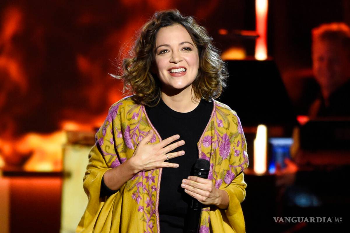 Natalia Lafourcade triunfa en los Latin Grammy ante el poder del reggaeton y cantantes masculinos