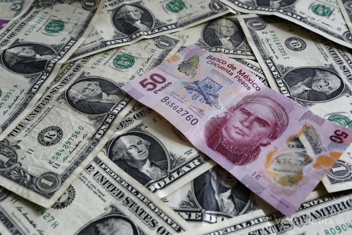 En 6 días, el peso se devalúa 6.4% frente al dólar