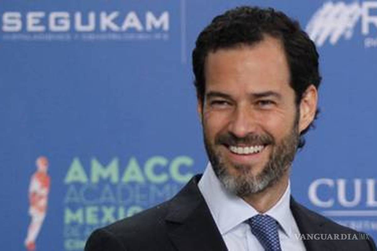 ¿Emiliano Salinas se va del país tras el escándalo de la secta NXIVM?... lo captan en el aeropuerto (foto)