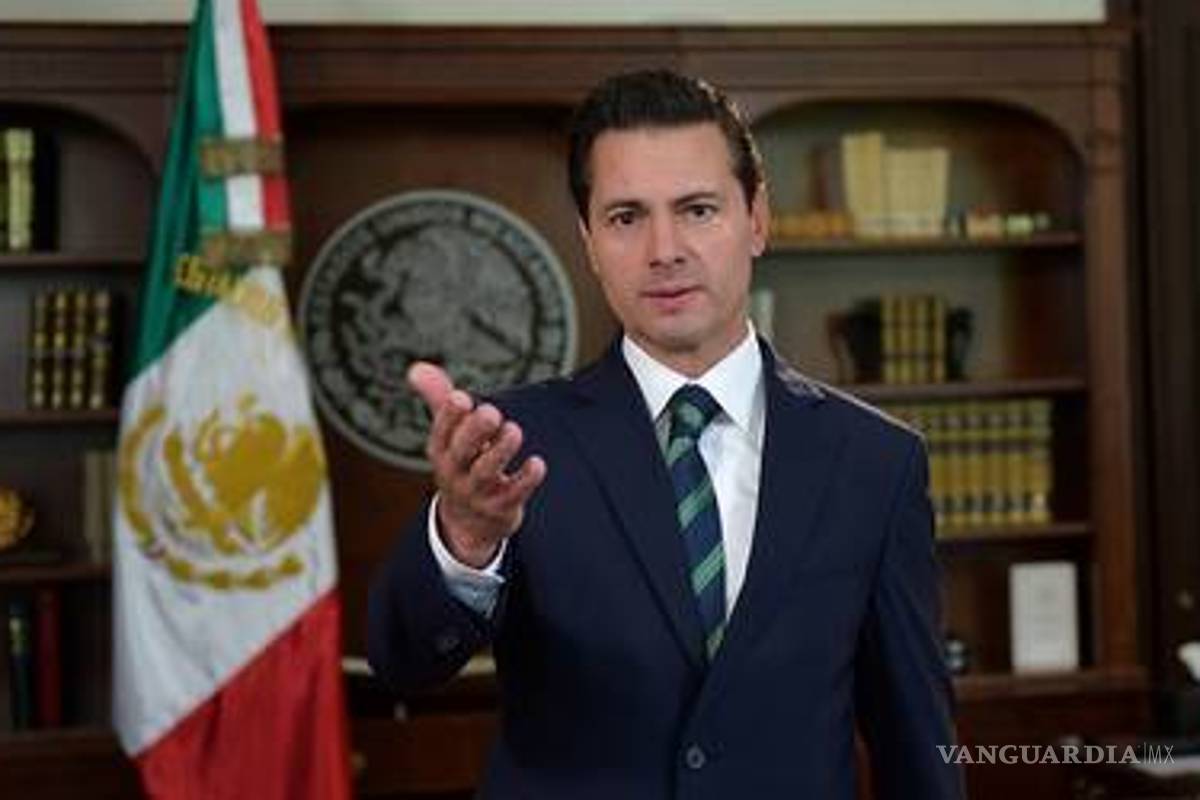 AMLO exhibe gastos excesivos de Peña Nieto en gel, cepillos, papel higiénico y rastrillos