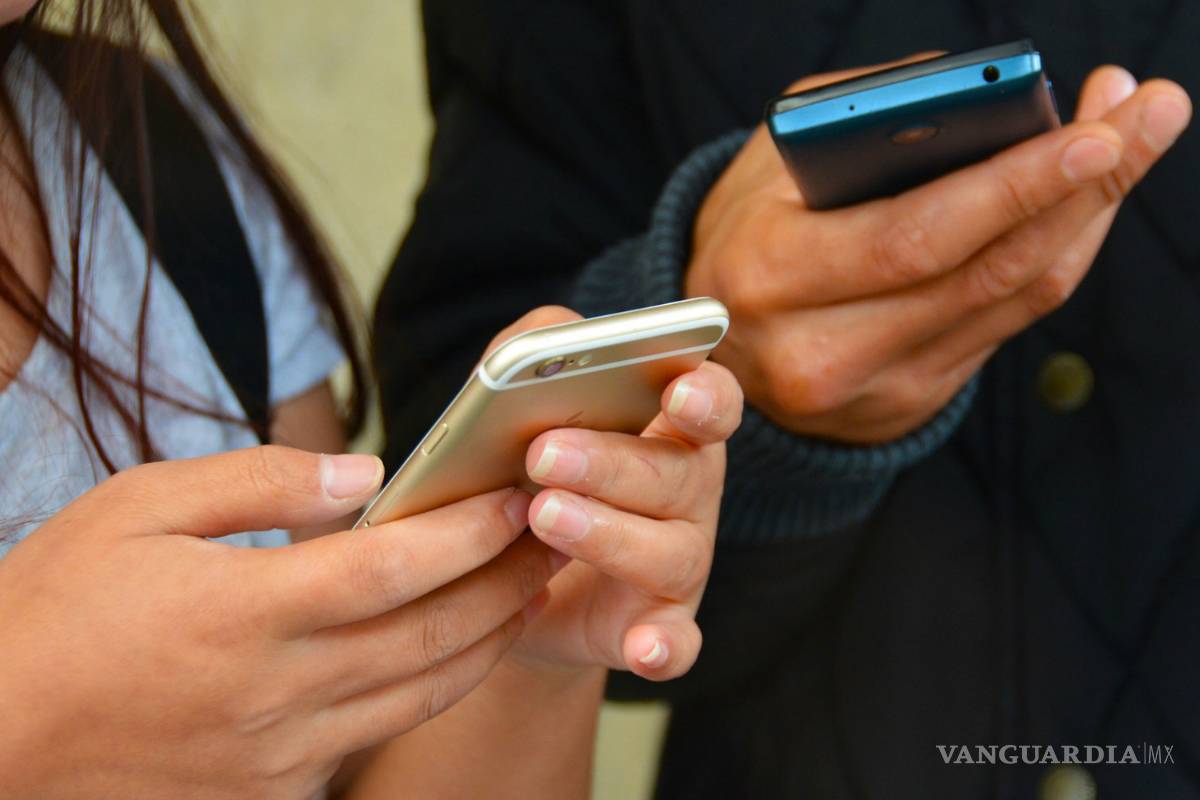 Así usan los mexicanos el WhatsApp y Facebook, según estudio