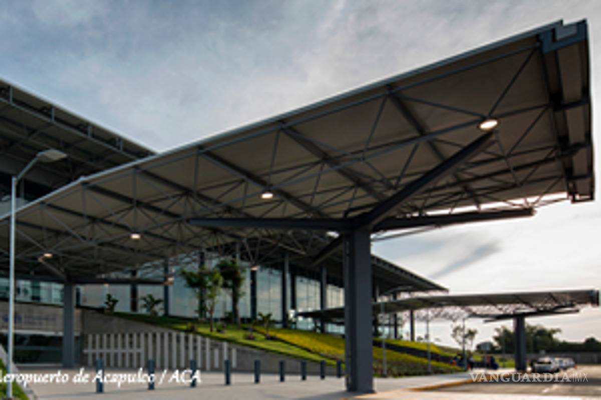 ‘Estacionamiento del aeropuerto de Monterrey es insuficiente’