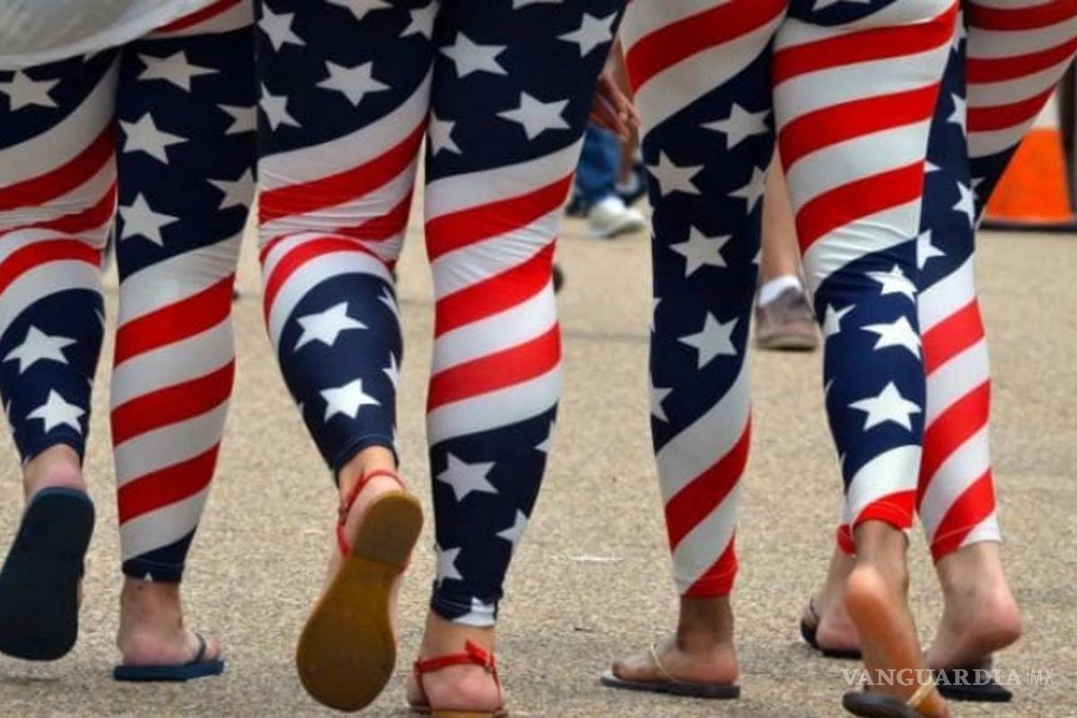 Llueven criticas a United Airlines por prohibir llevar leggings