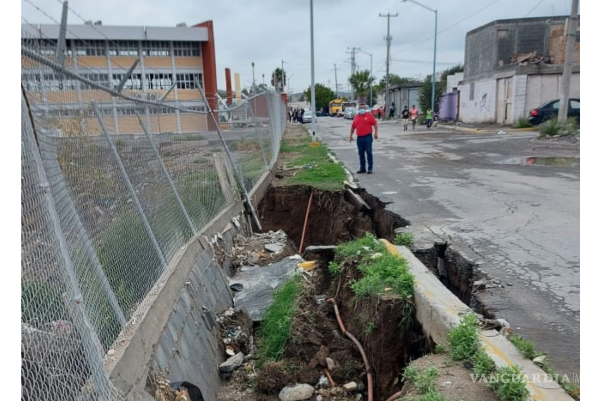 Reportan socavón en colonia Analco de Ramos Arizpe