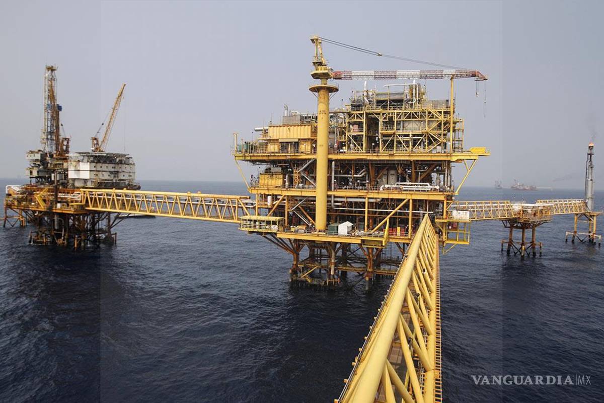 Semar refuerza vigilancia en Pemex; solicita 4 mil 605 mdp para compra de aeronaves