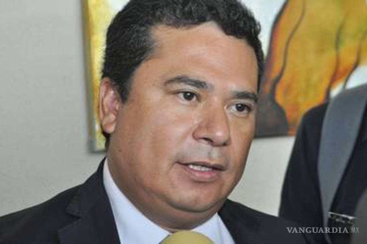 Se tiene que regular y vigilar licitación de carbón para evitar coyotaje: Reyes Flores Hurtado