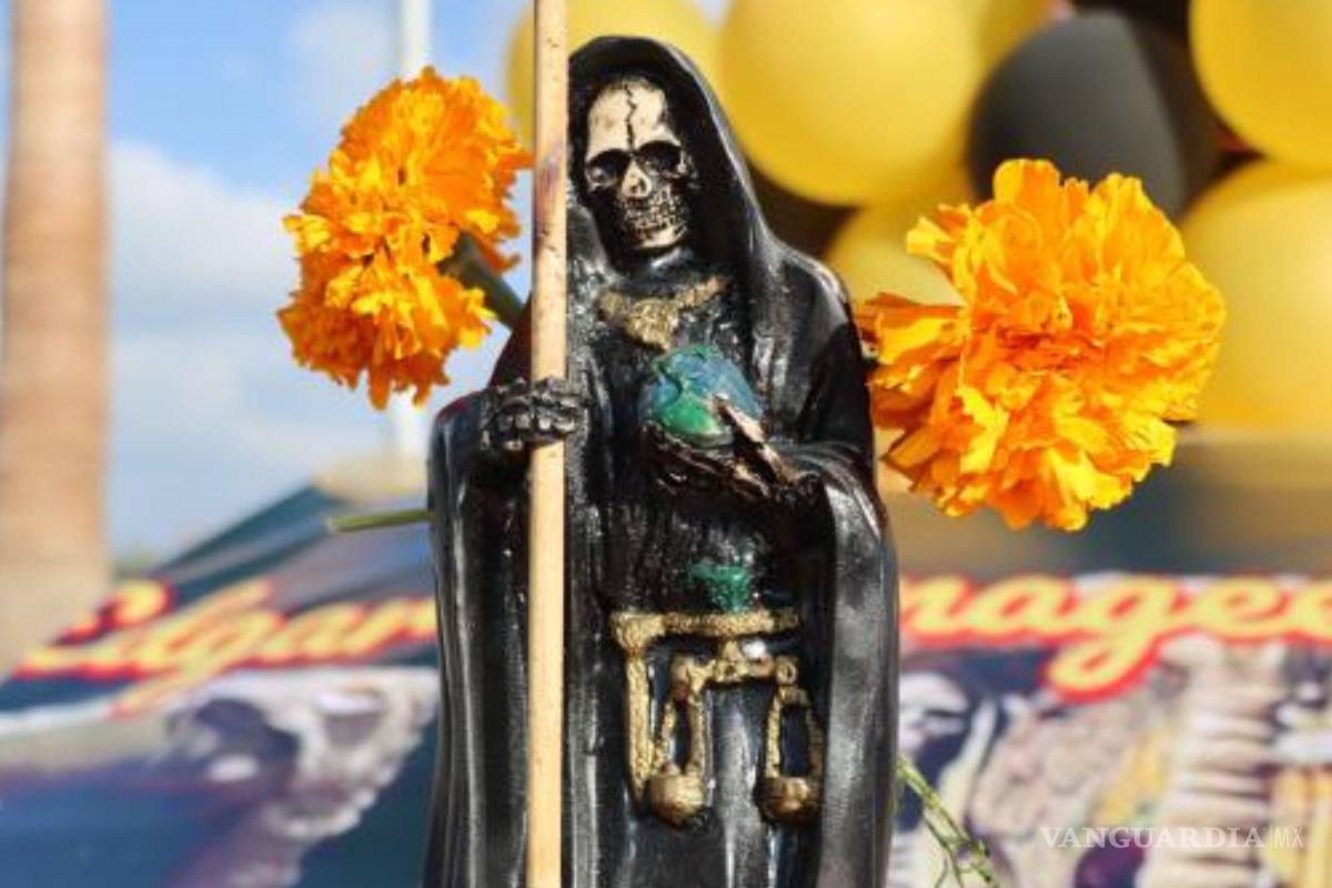 Realizan peregrinación a Santa Muerte al sur de Saltillo; oran por ‘retornos’ de amor y fortuna