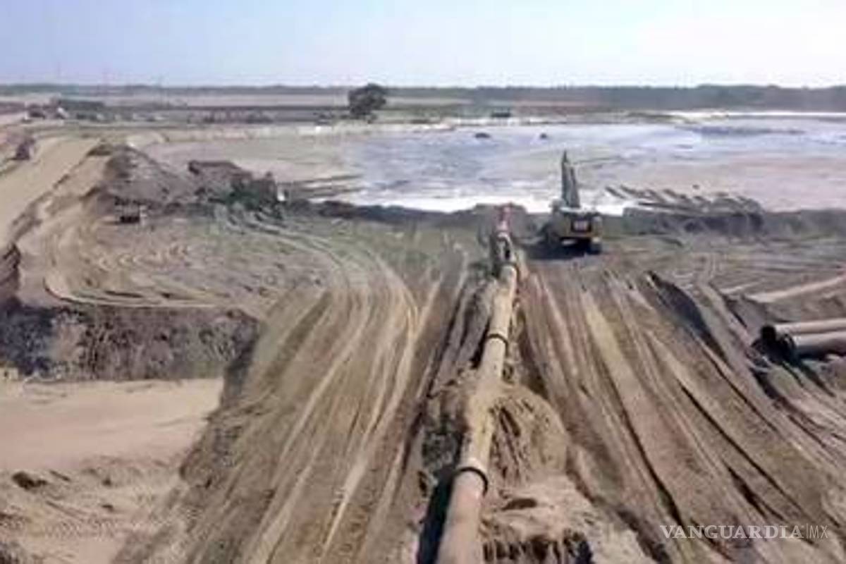 $!AMLO baja salarios a funcionarios, frena gasto de gobierno... pero mantiene obras insignia y programas