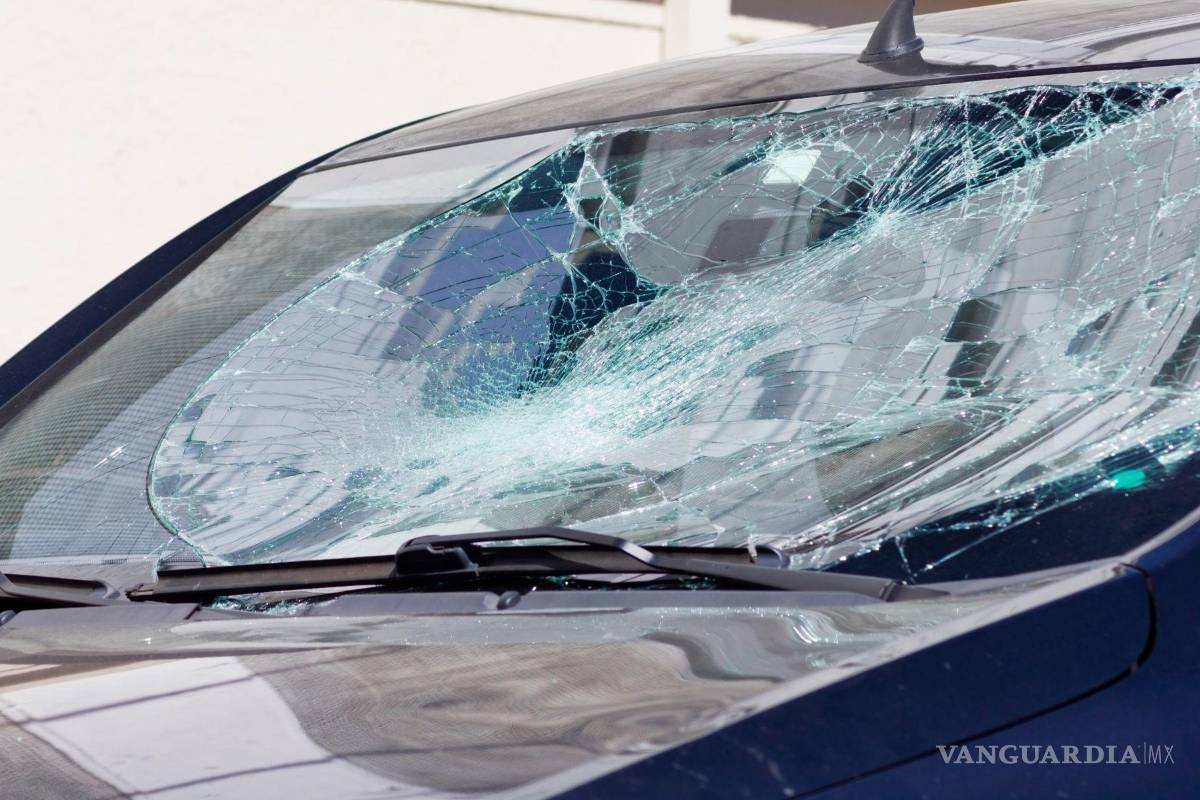 Detienen a dos personas por daños a automóvil en Saltillo; uno de ellos tiene 13 años