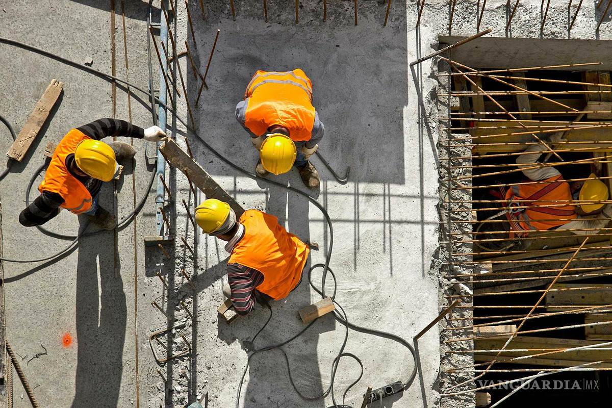 Saturan portal del IMSS para autoevaluaciones que permite regreso de la construcción