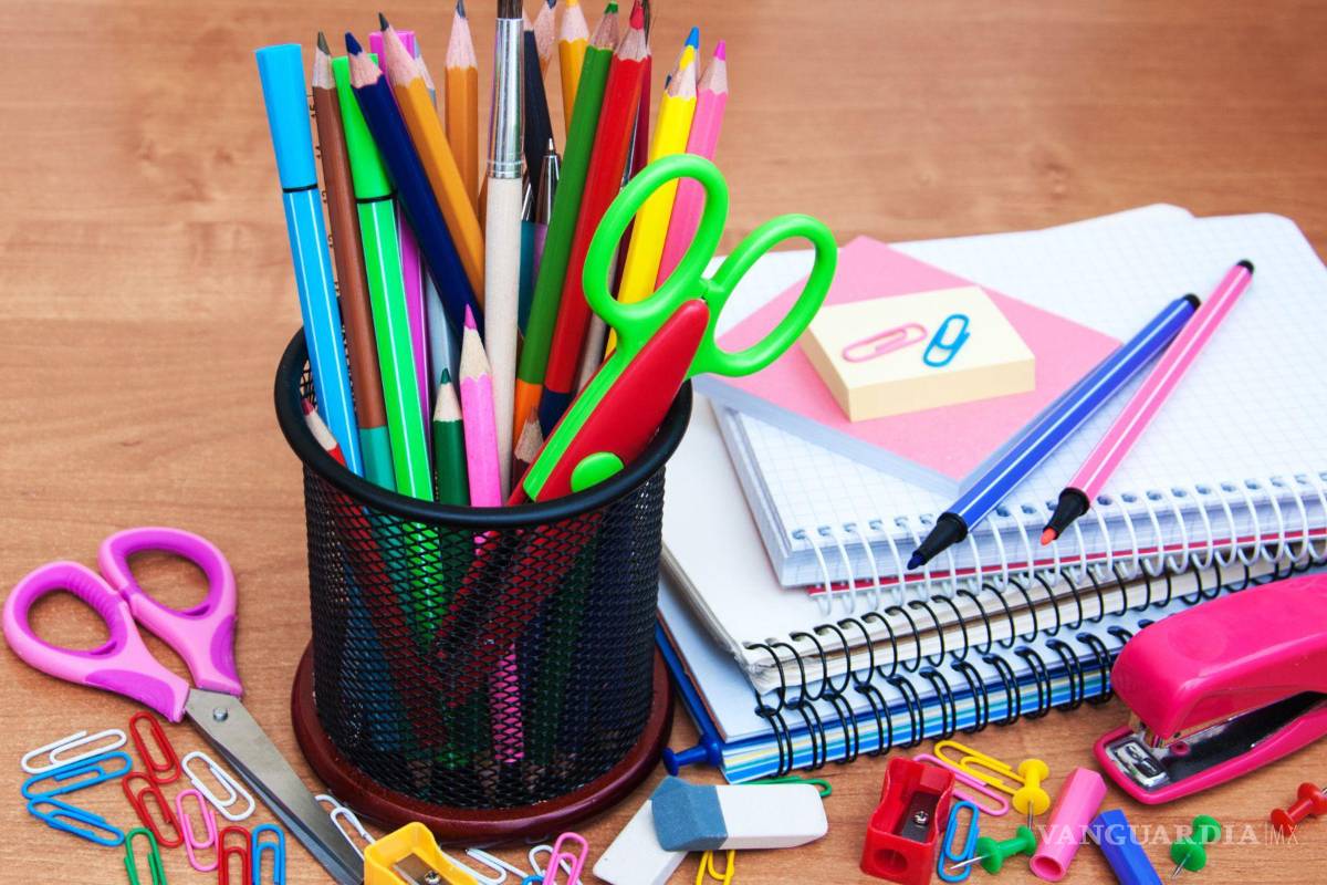 Operativos mochila en secundarias de Saltillo dejan decomisos de maquillaje, desodorantes y plumones