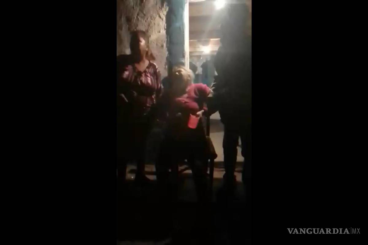 Muere mujer tras inhalar gas pimienta; policías de Arteaga lo usaron para controlar riña