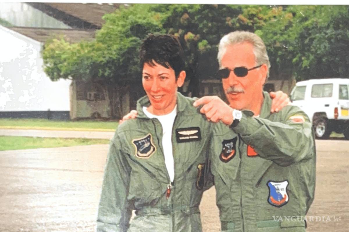 $!Esta foto sin fecha, publicada por el Departamento de Justicia de EU, muestra a Ghislaine Maxwell con el expresidente colombiano Andrés Pastrana en Colombia.