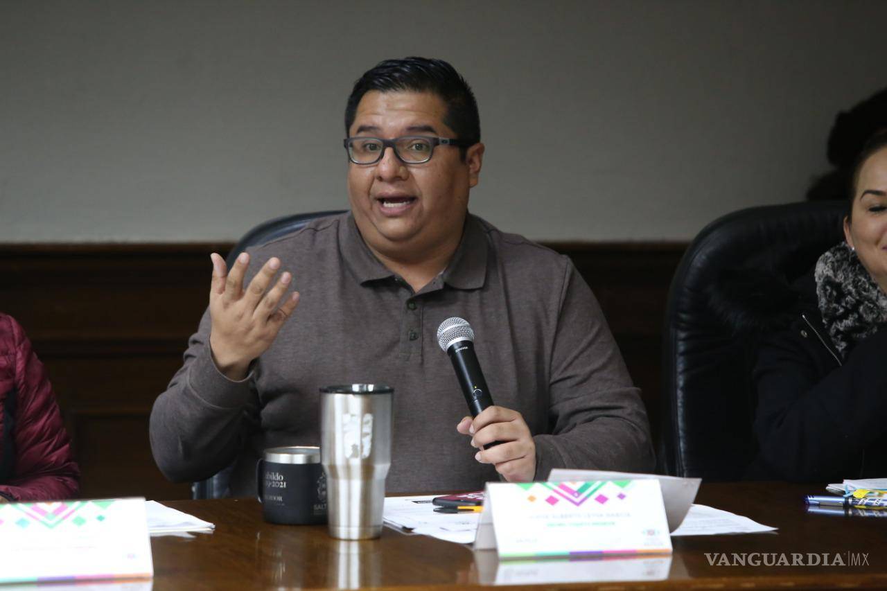 $!Alberto Leyva, exregidor de Saltillo, fue reconocido por su trayectoria pública.