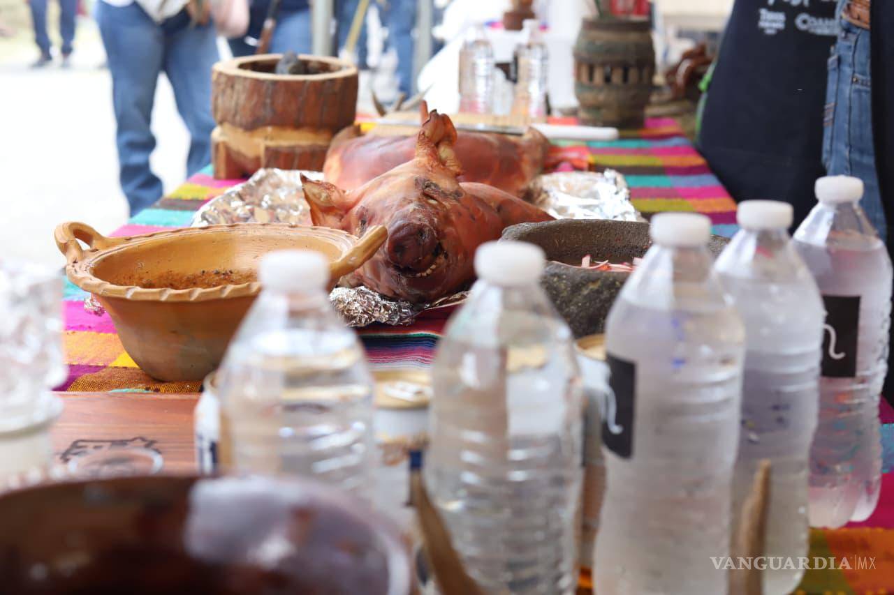 $!El alcalde Tomás Gutiérrez destacó que el evento fortalece las raíces locales y promueve la unión familiar a través de la gastronomía.