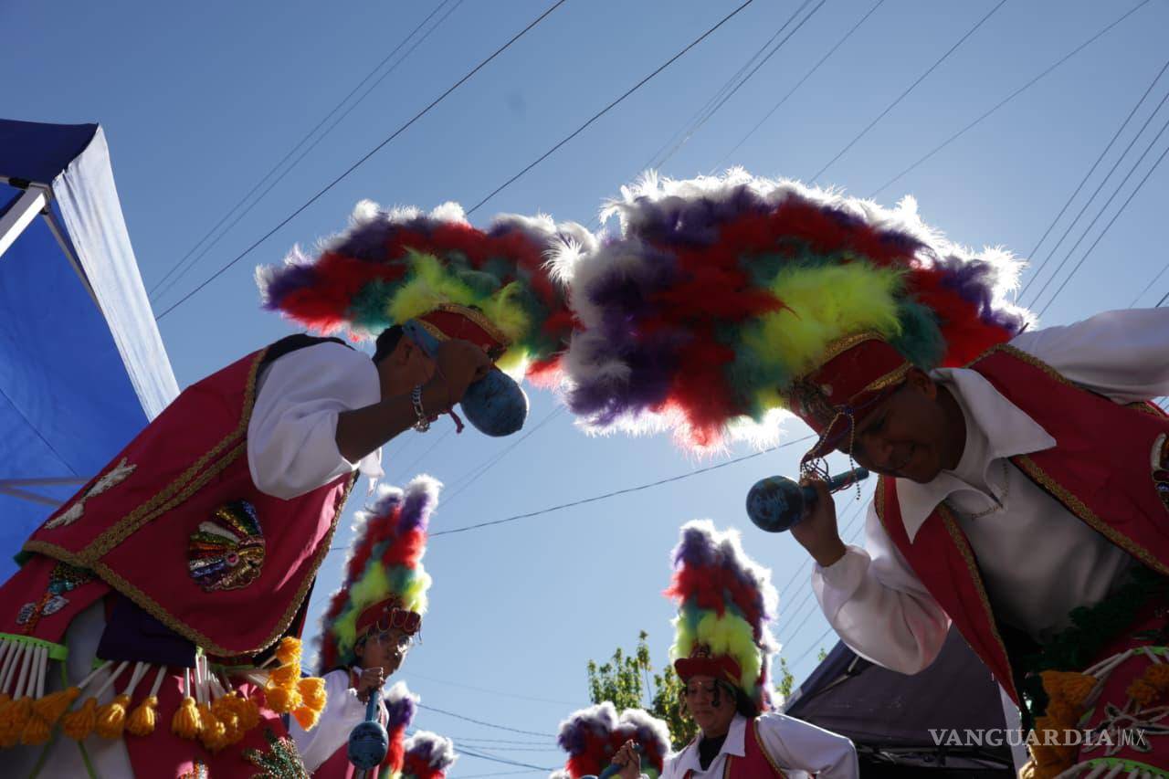 $!La devoción durante el Día de San Judas Tadeo combina tradición, fe y esperanza, convirtiendo la calle José María La Fragua en un espacio de comunidad y agradecimiento en Saltillo.