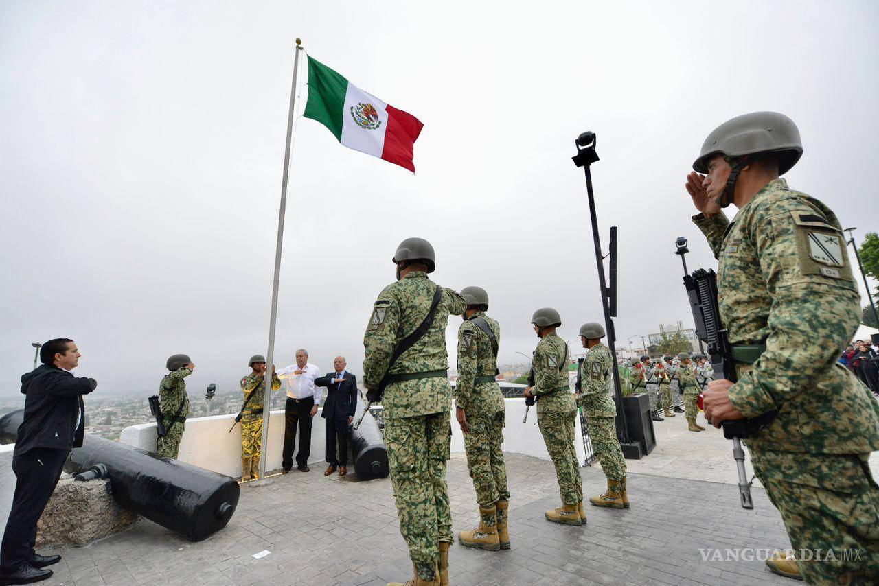 $!Óscar Pimentel González, secretario de Gobierno, destaca los avances en seguridad y desarrollo de Saltillo durante el evento.