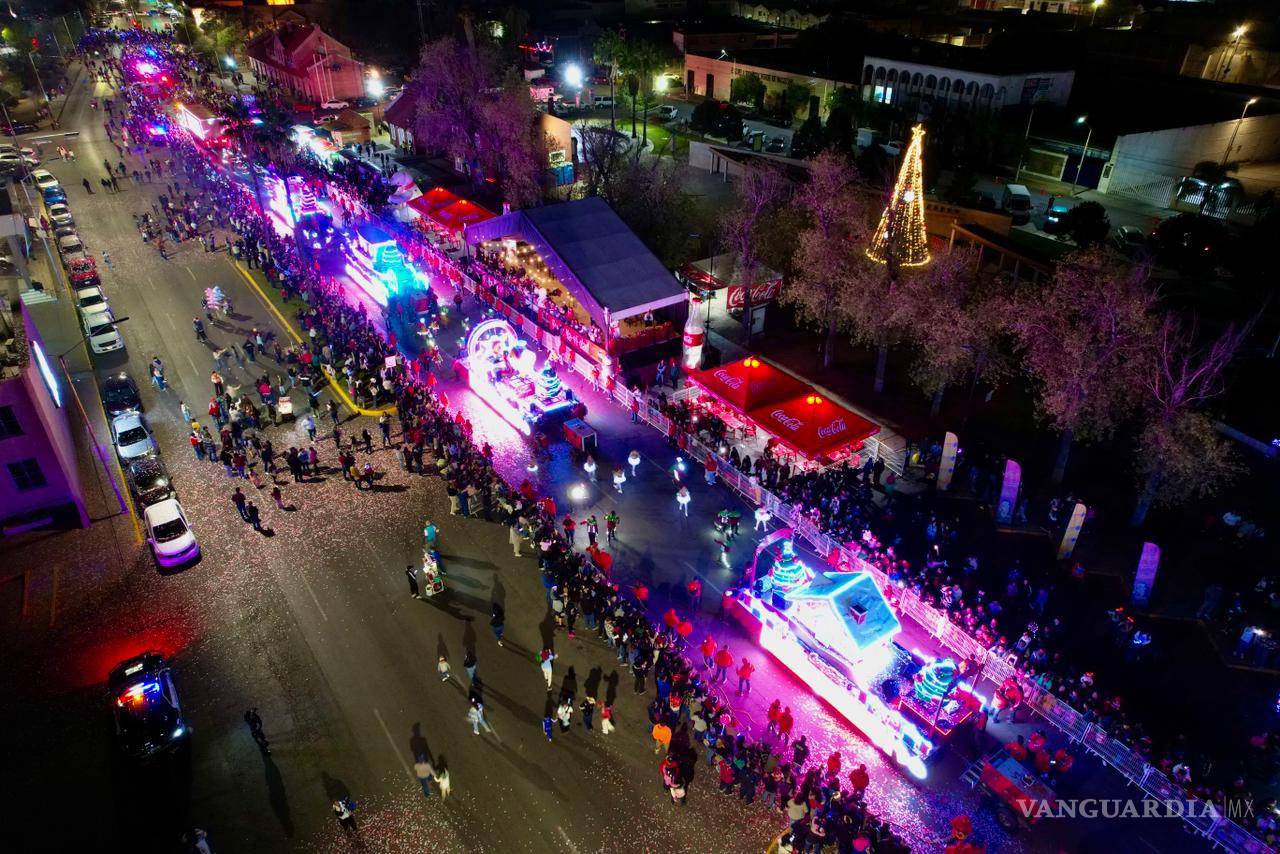 Despierta desfile Coca-Cola el espíritu navideño de los saltillenses