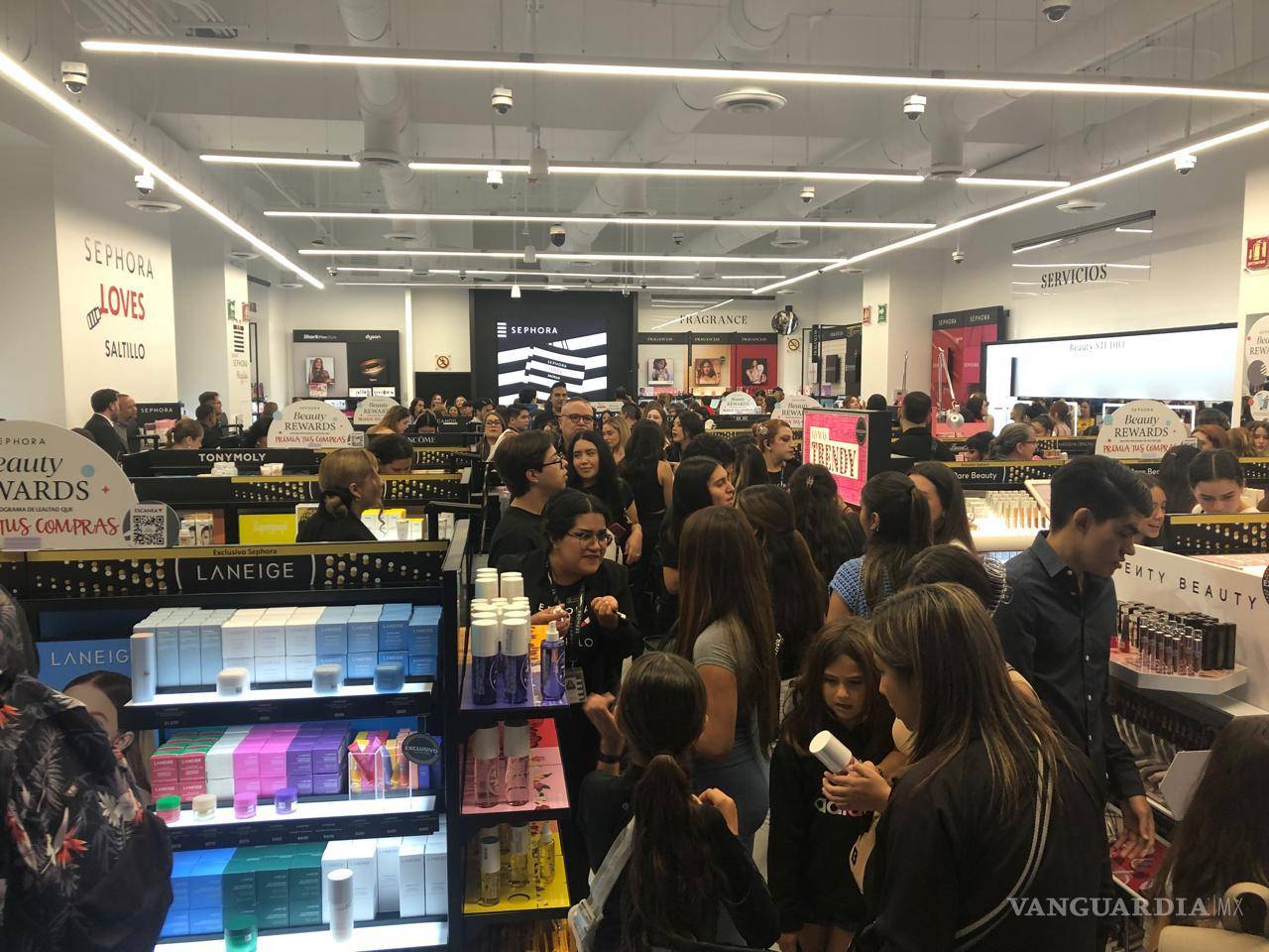 $!El Bar de Cejas Benefit y otros servicios exclusivos de Sephora ya están disponibles para los amantes de la belleza en Saltillo.