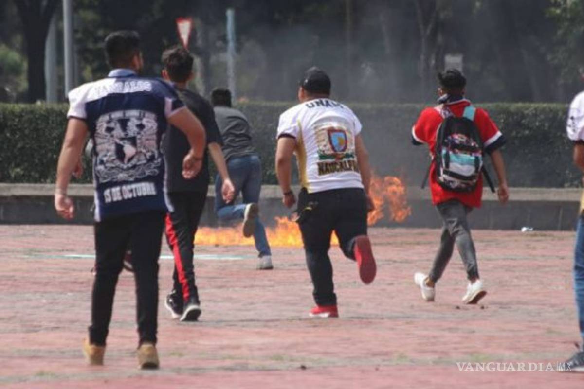 $!'Cazan' en redes sociales a presuntos 'porros' en la UNAM