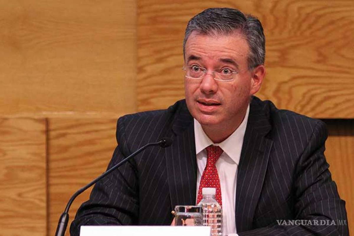 Díaz de León asegura que se mantendrá como gobernador de Banxico hasta el final