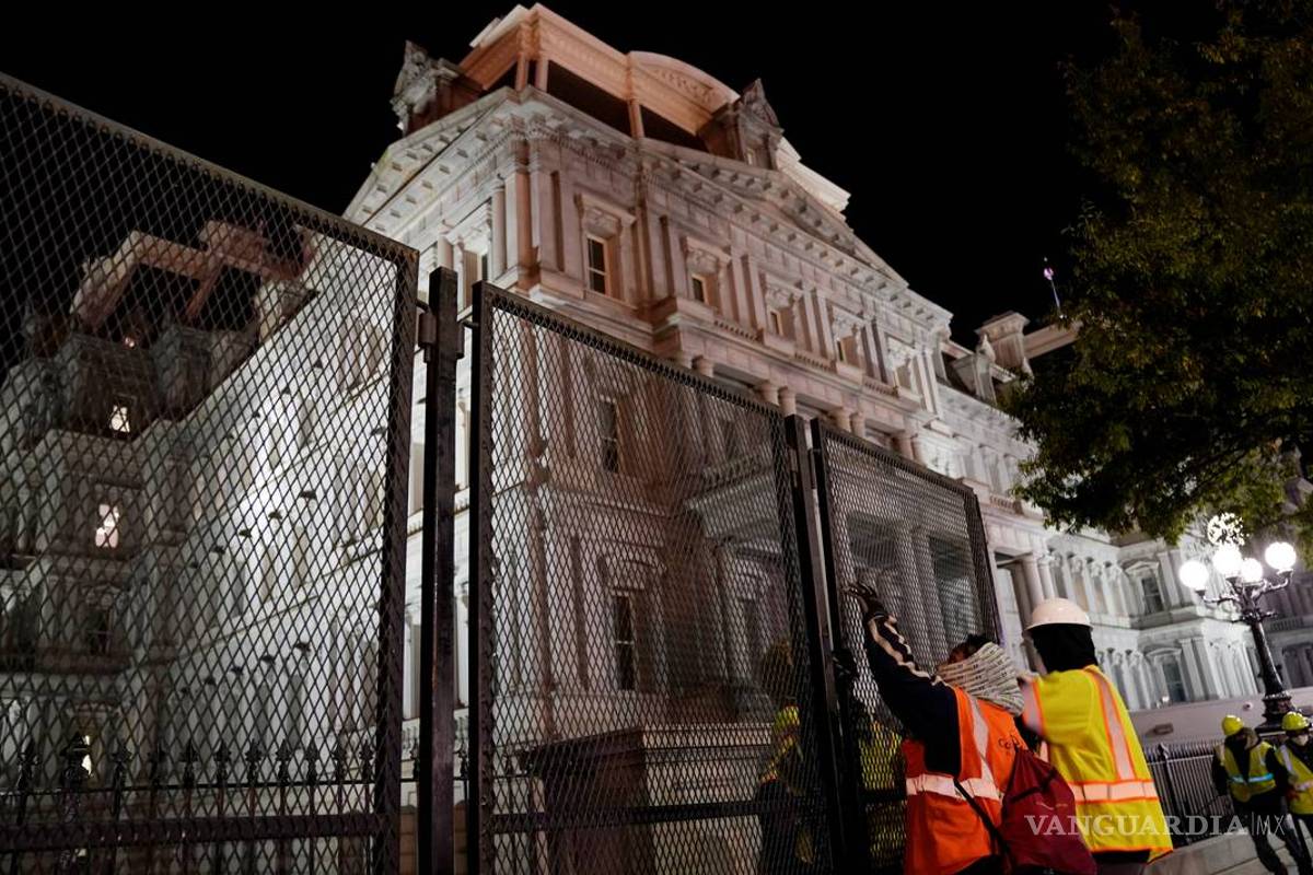 Blindan la Casa Blanca con herrería y concreto