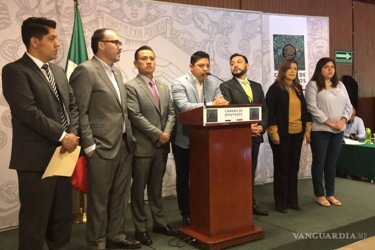 PRD pierde nueve diputados, entre ellos a su coordinador; se lanzan como independientes