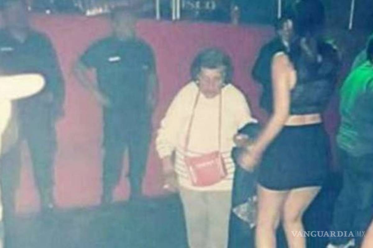 Abuelita saca a jovencita de una fiesta para que vaya a cuidar a su bebé