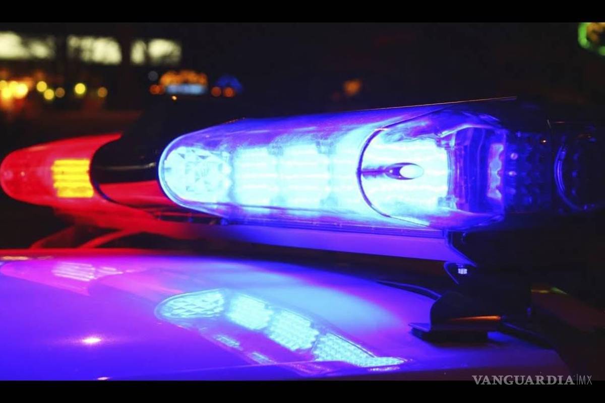 Conductor se impacta en domicilio de Saltillo y huye