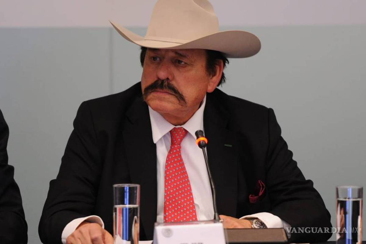 Niega conflicto de interés; pero no entra en detalles