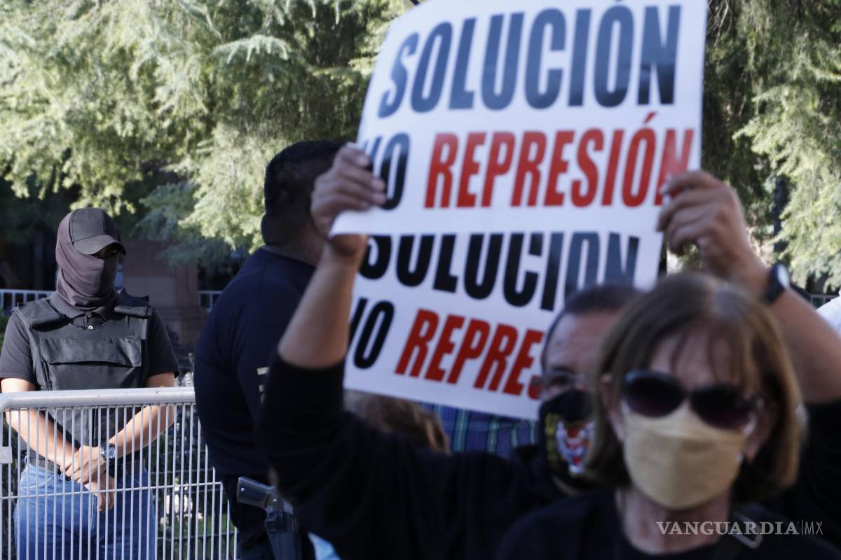 Fiscal de Coahuila asegura que oficiales armados en Plaza de Armas de Saltillo son por seguridad no intimidación