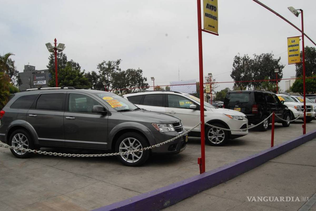 Loteros importan autos por Laredo, tras el cierre en Piedras Negras