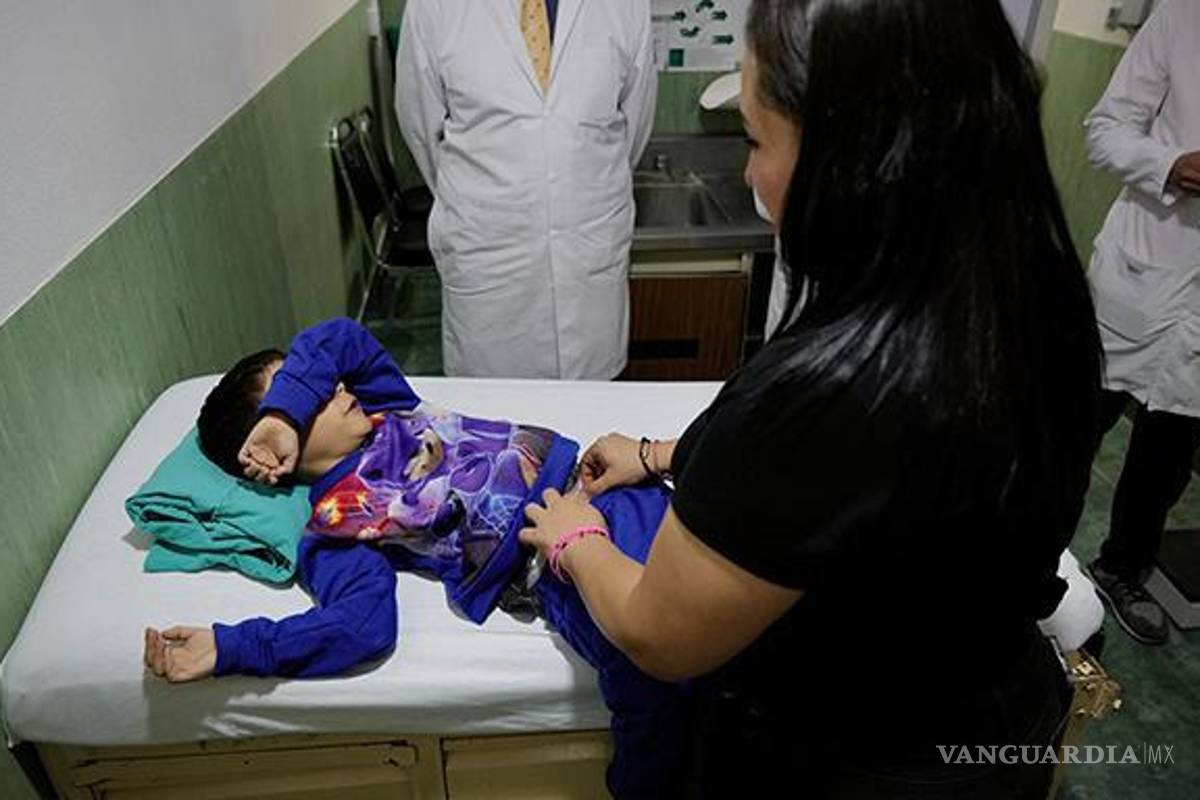 $!Las autoridades de salud reportaron que el menor de Torreón concluyó satisfactoriamente la fase quirúrgica inicial, recibiendo seguimiento especializado tras la operación.