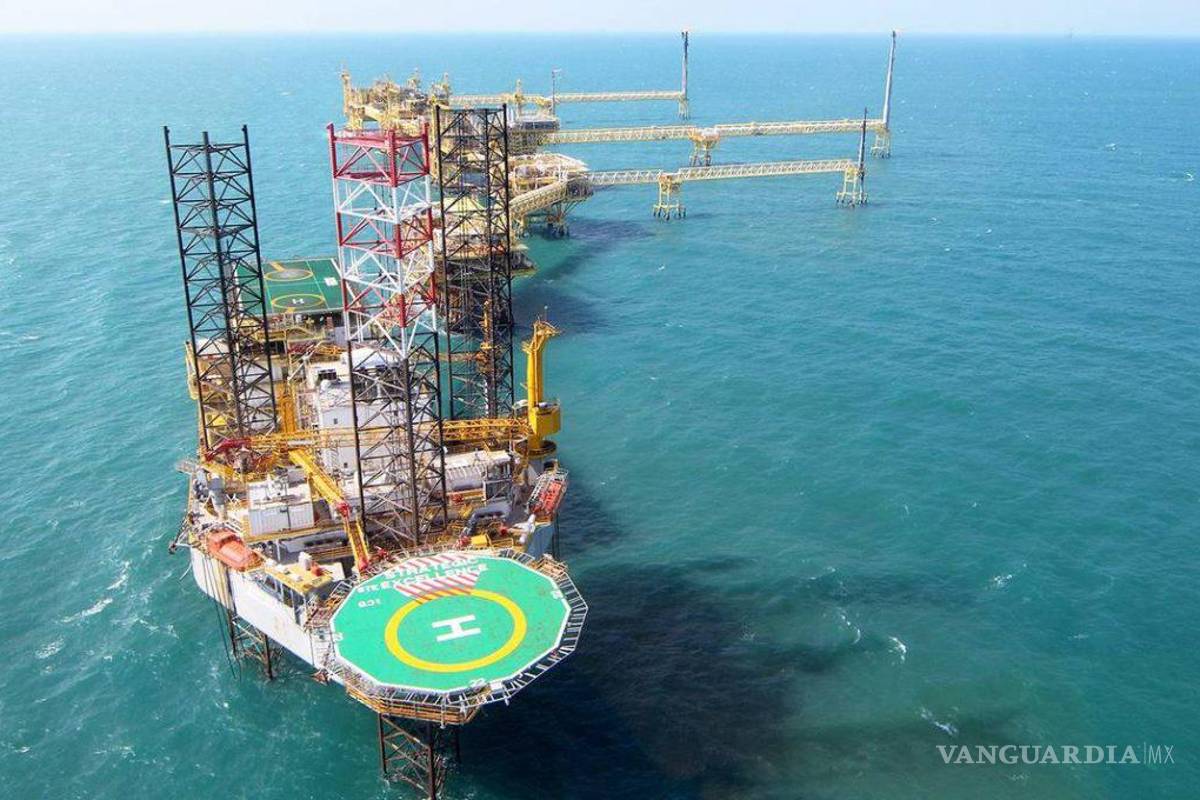 Le cobra deuda a Pemex: perforadora recorta servicios en lo que resuelve problemas financieros