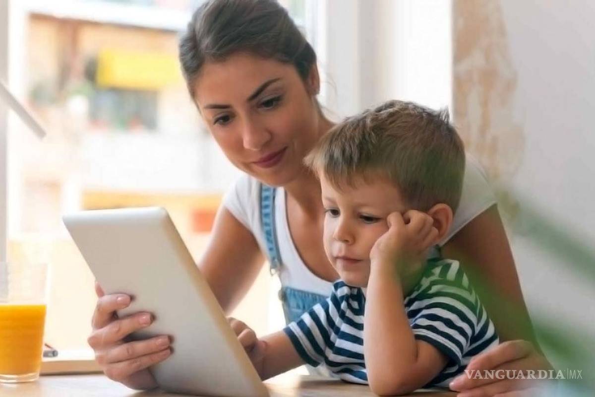 Iglesia Católica llama a padres a acompañar a sus hijos en el mundo digital