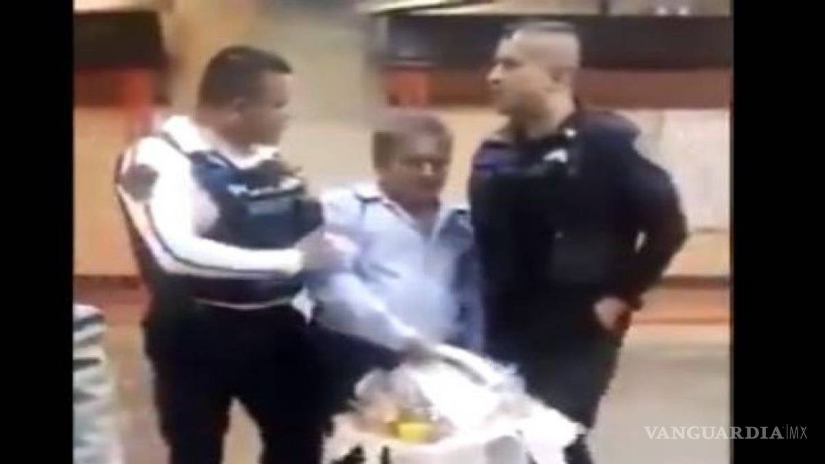 Intentan detener a un adulto mayor que transportaba sus dulces en el metro de CDMX