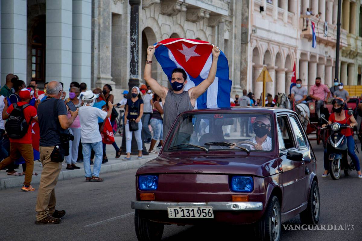 Marchan en Cuba simpatizantes del gobierno para recordar a Fidel Castro