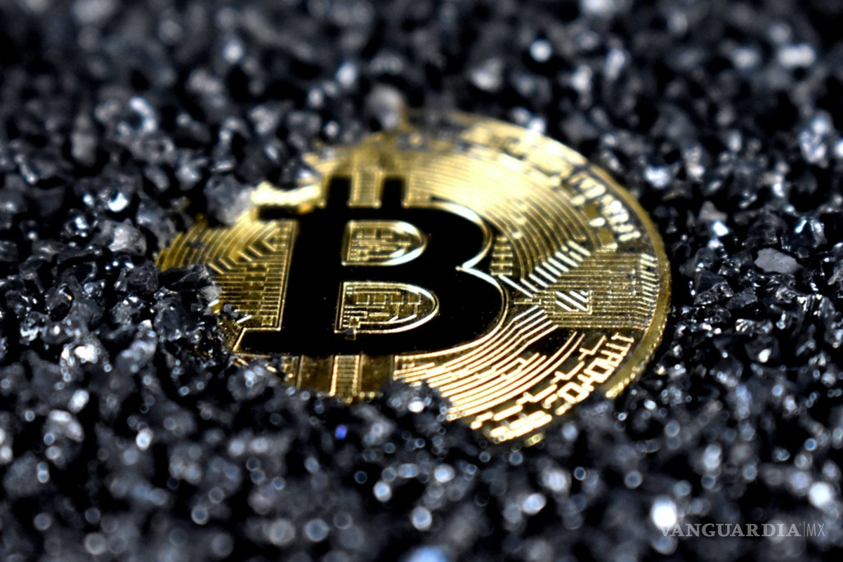 Bitcoin supera los 70 mil dólares, impone récord histórico