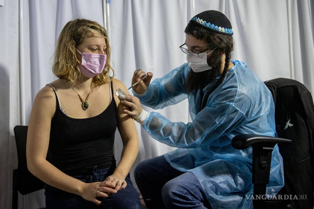 Ni dos, ni tres, ¡cuatro dosis!; Pfizer dice que es necesario otro refuerzo ante ómicron