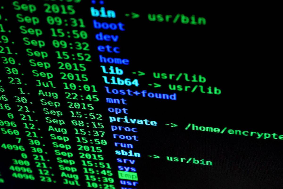 Presunto ciberataque interrumpe el servicio postal y bancario de distribuidora en Francia