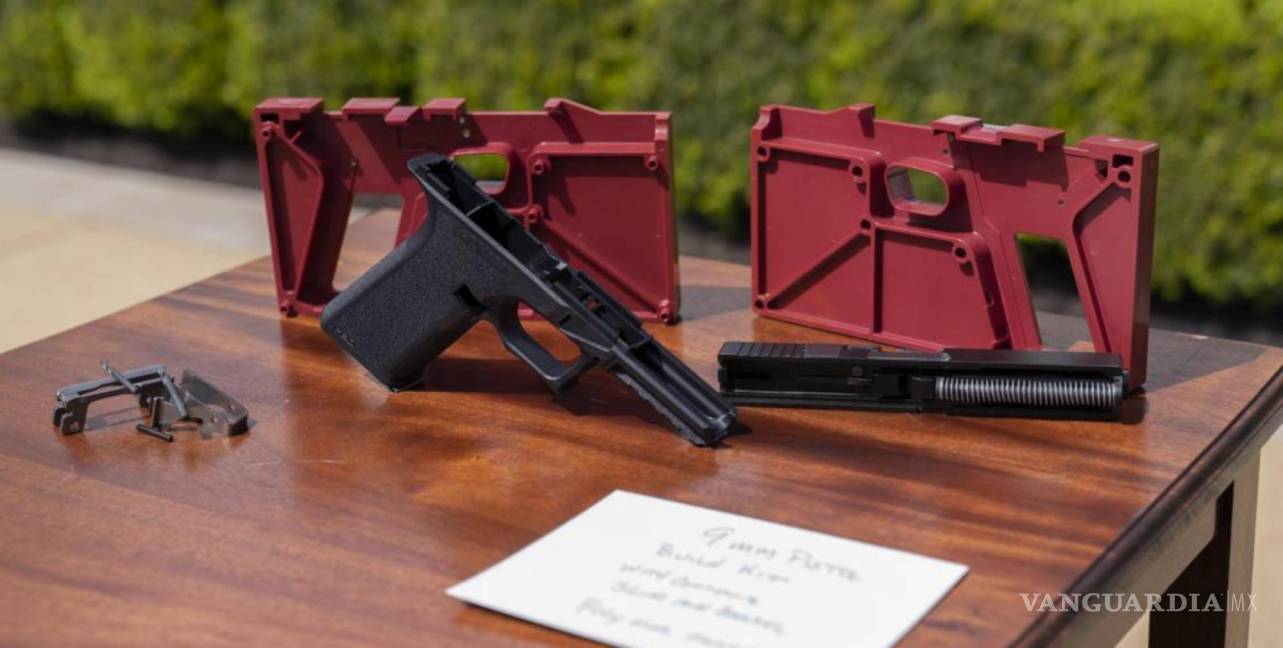 $!11/04/ 2022. Un ‘kit de pistola fantasma’ en un evento en el que Biden anunció nuevas acciones para combatir el crimen con armas de fuego.