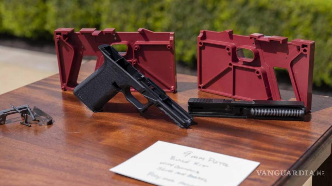 $!11/04/ 2022. Un ‘kit de pistola fantasma’ en un evento en el que Biden anunció nuevas acciones para combatir el crimen con armas de fuego.