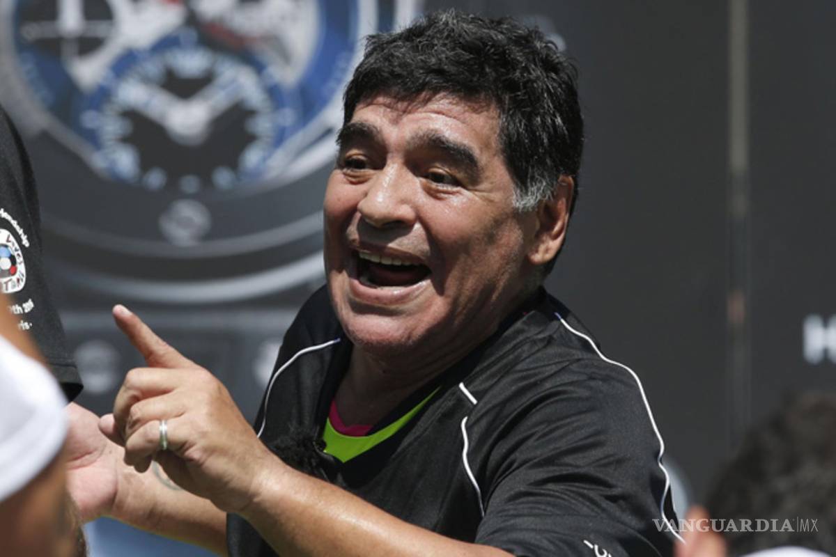 Maradona felicita a Almeyda por el título con Chivas