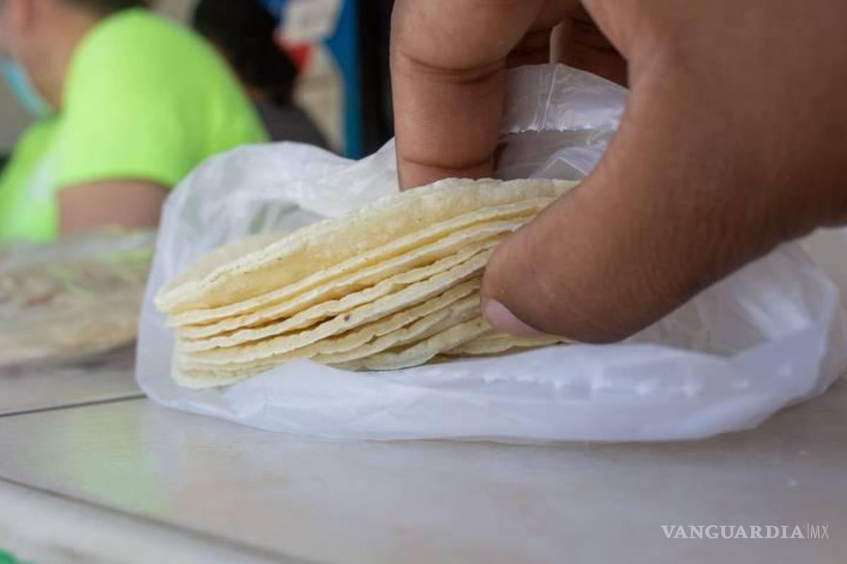 Kilo de tortilla se vende hasta en 30 pesos en México